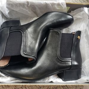 New in Box Louise et Cie black Lo-Waldon Boot